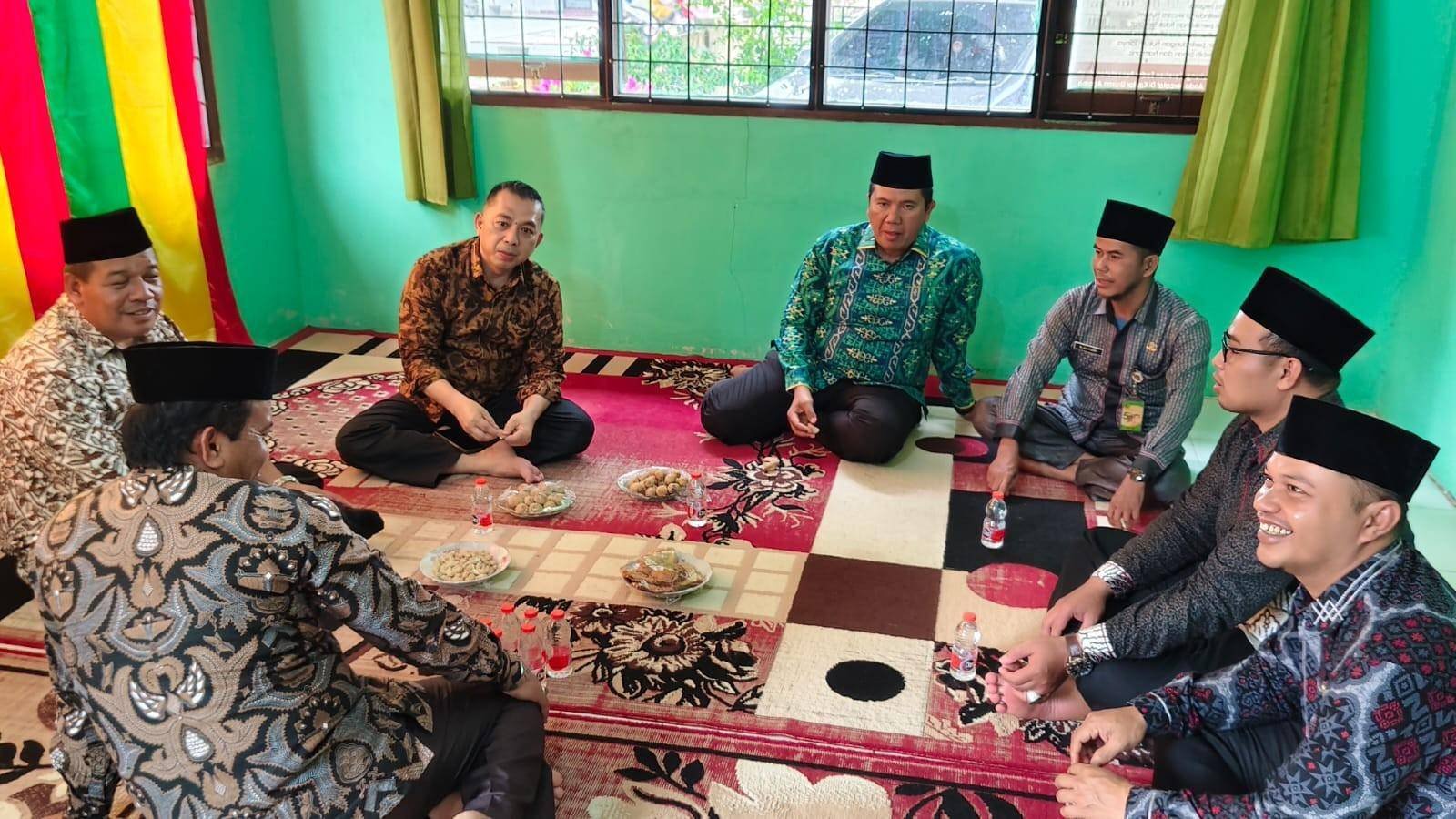Plt. Ka. KUA Kec. Koto Gasib Terima Kunjungan Monitoring Kepala Kankemenag Siak